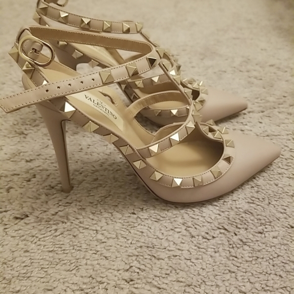 Valentino rockstud heels - Picture 2 of 7